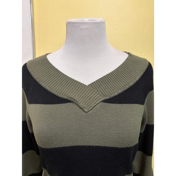 Love Always Sweater Ruched Side/Sleeve Wide V-Neck Olive Green and Black Size M - Picture 5 of 8